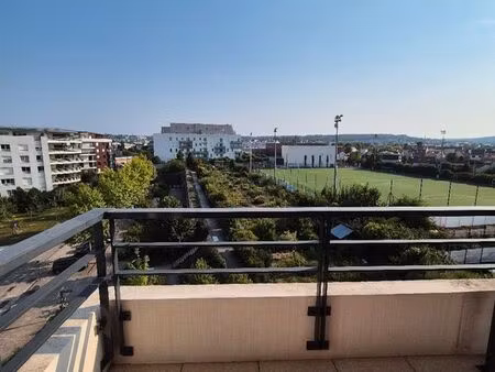 studio meublé 31m2 balcon parking