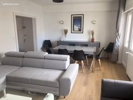 appartement complètement rénové situé en plein centre-ville