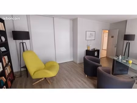 cabinet paramédical et place de parking