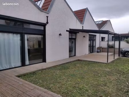 loft moderne de 200m² avec terrasse et parking - disponible dès mai