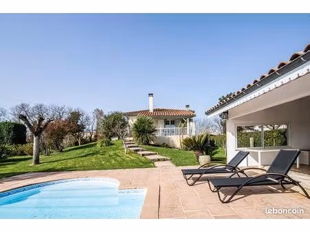 coup de cœur assuré – maison familiale avec piscine et cadre exceptionnel ?