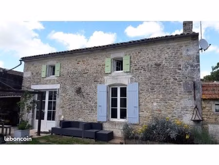 maison 81m² avec dépendances - grand jardin - calme - proche gémozac