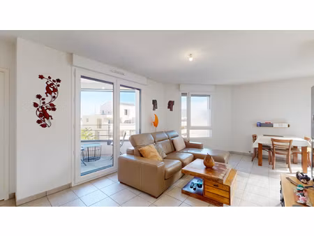 2 pièces - cuisine équipée - balcon - 2 places de parking en