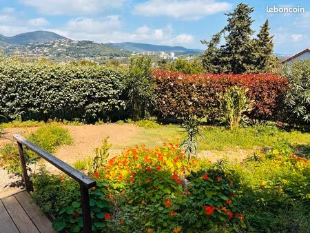 t3 centre-ville cavalaire – jardin privatif 230 m²