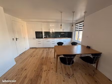 appartement entièrement rénové et entièrement meublé  situé dans un environnement calme