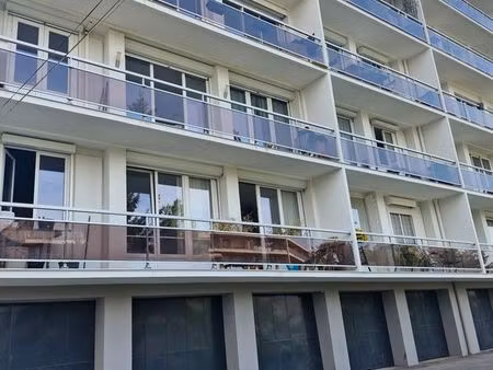 garage box fermé chauffé électrifié