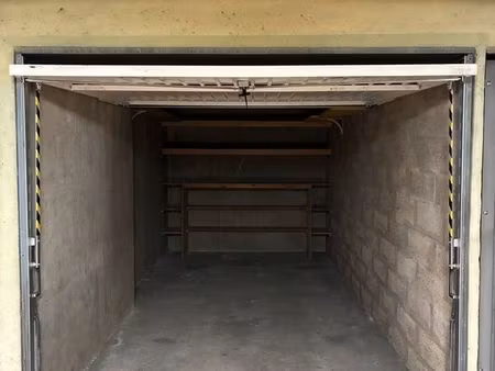 a vendre garage fermé