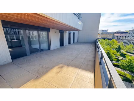 rare - très grande terrasse vue dégagée pour ce t4 avec gara