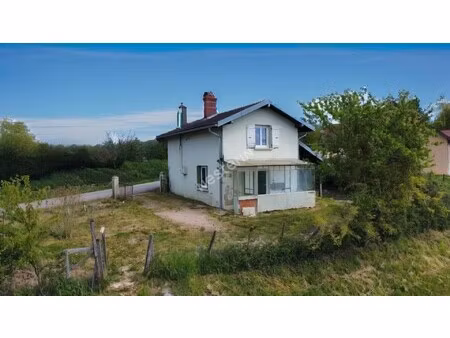 ancienne maisonnette s.n.c.f de charme  proche louhans et de ses 157 arcades  accès rapide