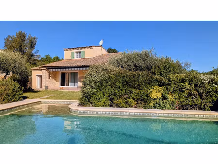 a 20 minutes d'uzès  élégante maison de 150 m2 sur un terrai