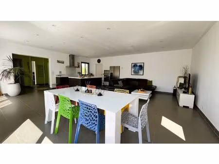 le pouget villa t5 avec piscine + grand garage