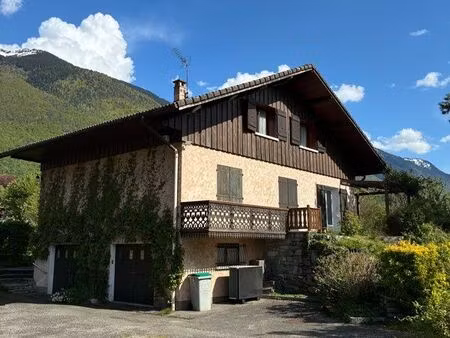 maison familiale avec grand terrain tour en savoie