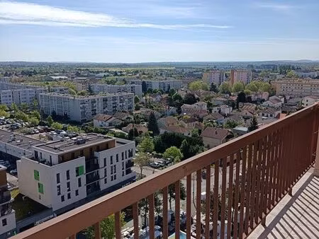 appartement t4 82 m2 avec large balcon