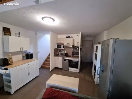 t2 meublé 45 m² – saint-christol – parking – 820 cc