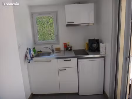 location studio meublé d'un propriété sécurisé