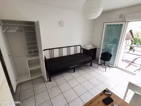 appartement 18 m² avenue ambroise croizat avec parking couvert