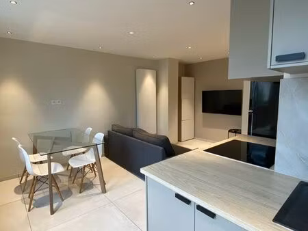 t4 lumineux – emplacement premium + tram à 100 m ?