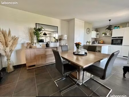 appartement 3 chambres  terrasse  2 parkings dans résidence récente  sécurisée de standing