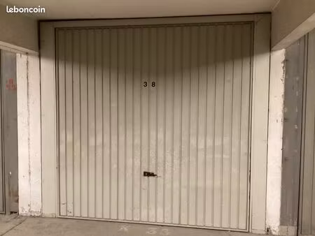 garage fermé à louer