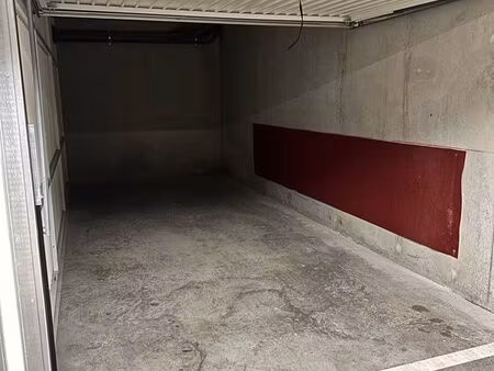 location garage en sous sol doublement fermé