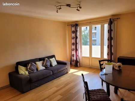 location appartement meublé de 70 m² à saint-martin-d'hères avec terrasse de 12 m² 850 cc 