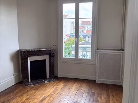 montrouge  à 3 minutes à pied du métro mairie de montrouge