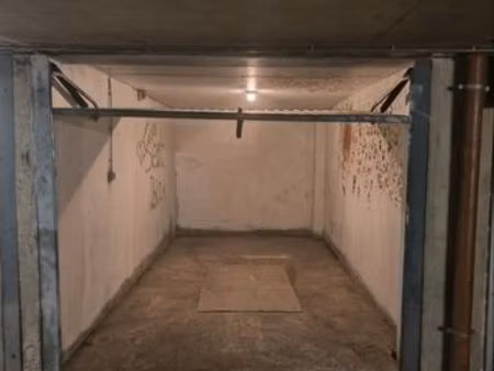 garage super bien placé hyper centre   résidence sécurisé  rue lieutenant morin proche pla