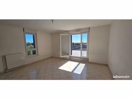 t2 48 m2 dernier étage avec terrasse