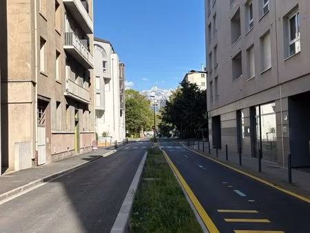garge-box à louer grenoble