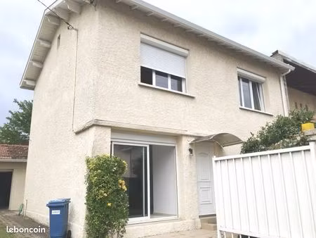 maison mitoyenne t4 a la roseraie avec jardin arboré