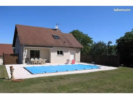 belle maison t6 -piscine -terrasse-verdure
