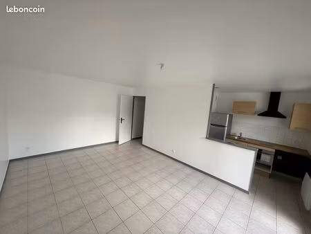 t2 49m² rénové à neuf + parking – albert – 620 cc