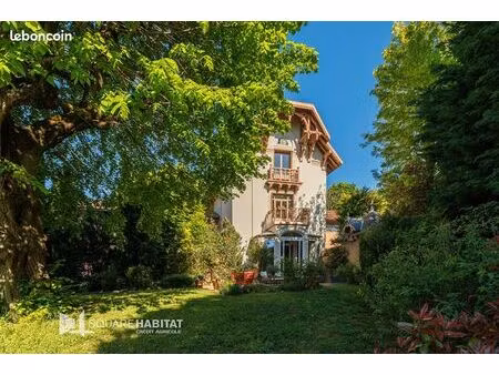 propriété 7 pièces 250 m²