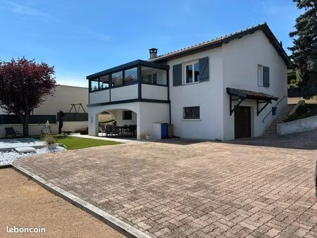 maison lumineuse avec vu