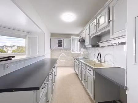 garnd appartement 3 pieces avec cave et parking