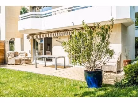 saint-germain-en-laye  roby/debussy sector  apartment with garden of 350 m² with id 288691