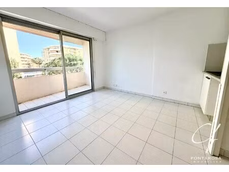 studio lumineux avec balcon – 3ᵉ étage avec ascenseur – proche plages et commerces