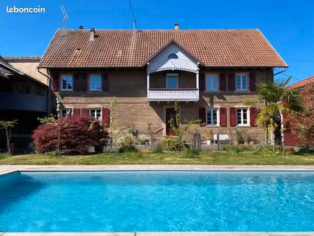 demeure 351m2-terrasse-piscine