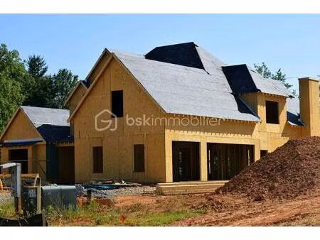 maison de 150 m² à surville