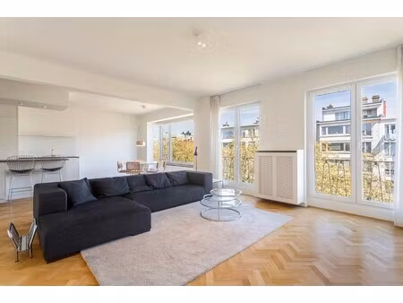 ruim en lichtrijk appartement met terras op toplocatie!