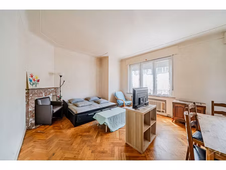appartement te koop in sint-jans-molenbeek met 1 slaapkamer