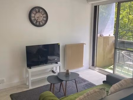 grand studio à louer proche de la gare