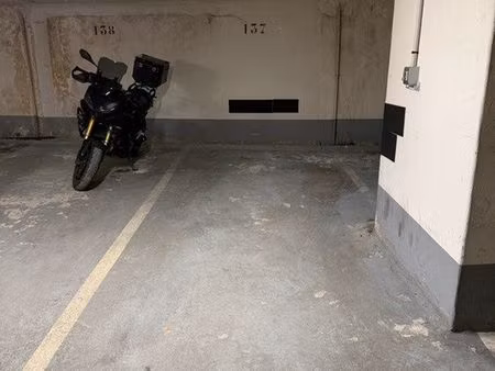 place de parking 18 rue de turenne paris