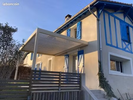 maison mitoyenne rénovée -centre du village