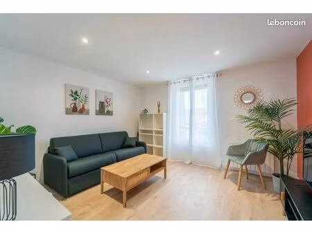 studio face a la gare