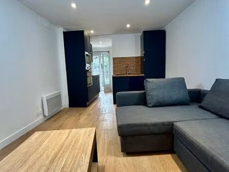 studio meublé avec balcon