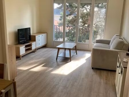 studio meublé 30 m² – rénové – balcon – parking – gare paris rapide