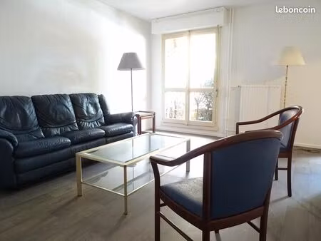 pour étudiants(es) 3 pièces 70 m² face à la catho dans résidence sécurisée 1090 charges co