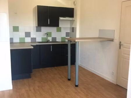 t2 ste pezenne avec balcon et parking