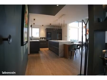 attique d’exception 3p de 82 m² – terrasse 60 m² – vue vosges & forêt-noire – double garag